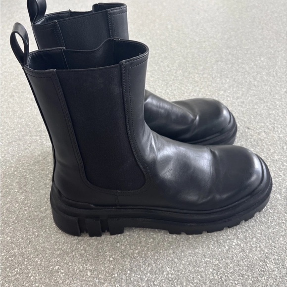 Bershka Other - Bershka Chunky Lug Sole Chelsea Boots